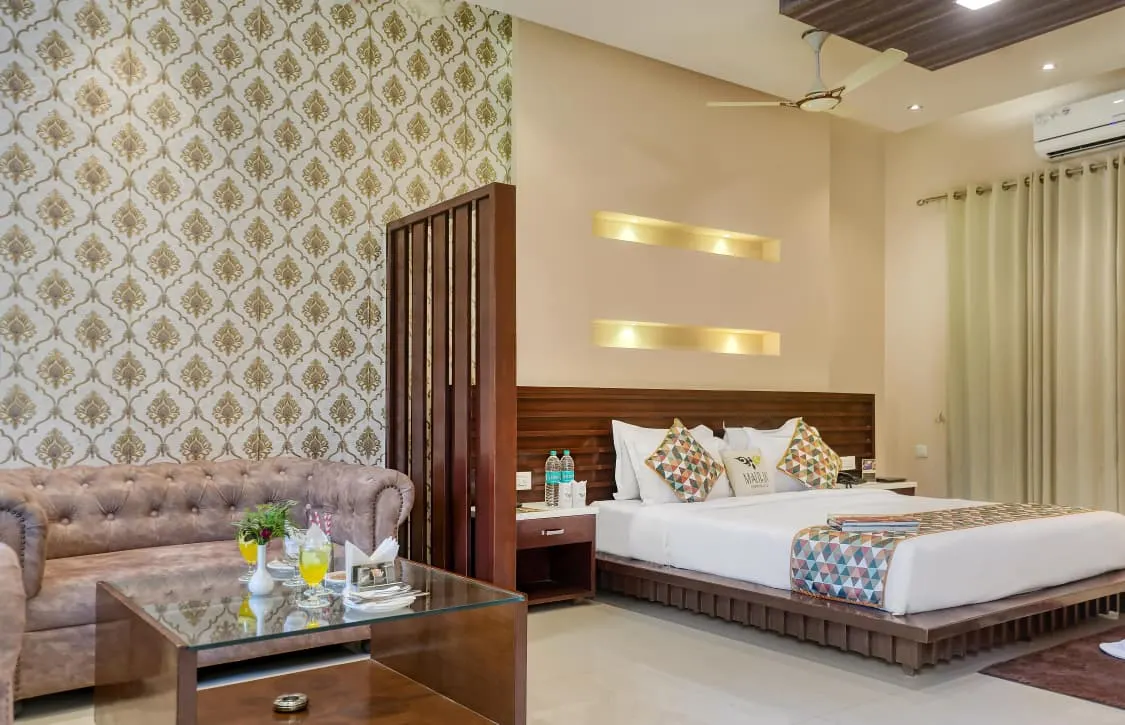 Superior Room with Jacuzzi - View 2