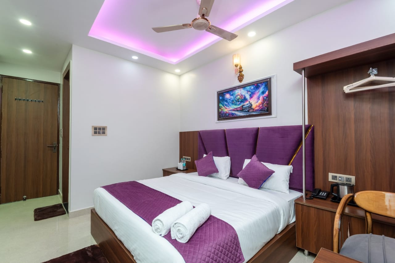 Deluxe Room With City View - View 2