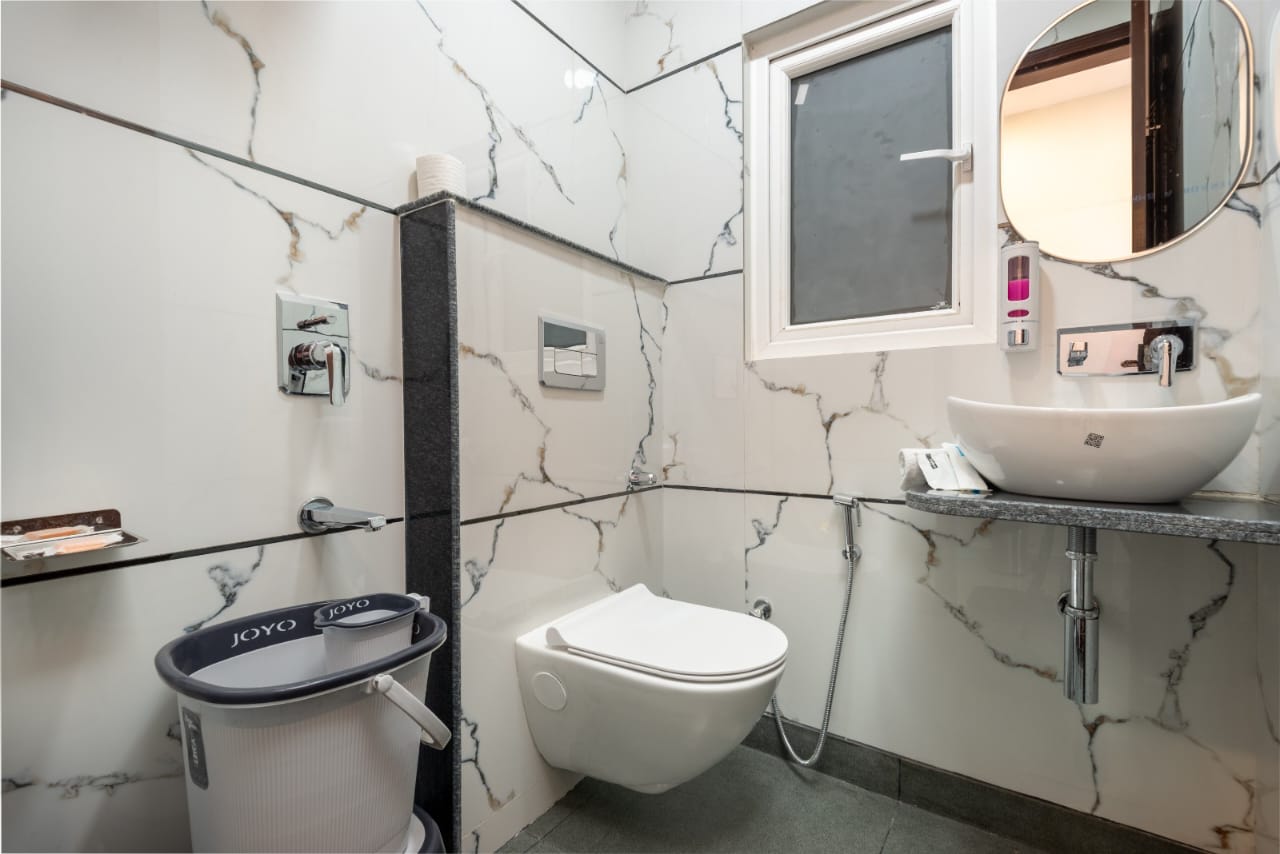 Deluxe Room With City View - View 6