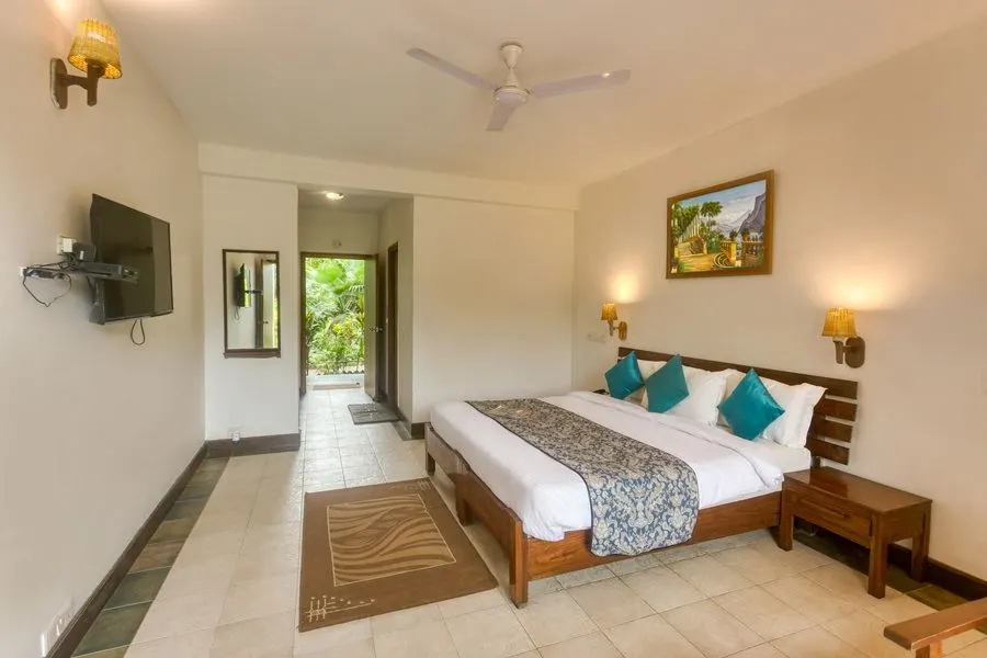 Pool-Side Interconnected Room - View 1