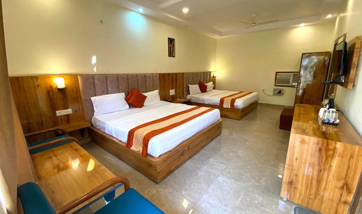 Superior Family Room with Single Washroom - View 1