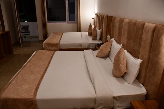 Superior Family Room with Single Washroom - View 6