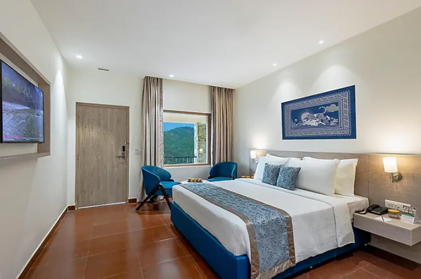 Classic Room Scenic View With Balcony - View 1