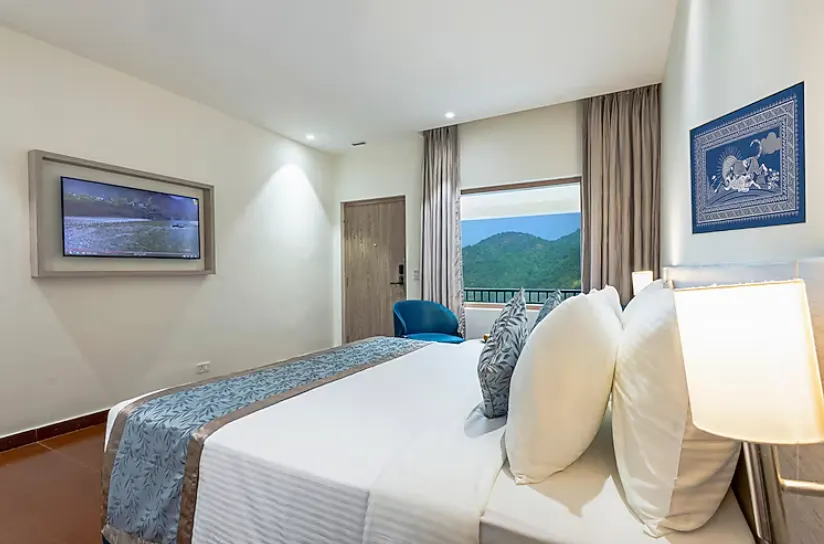 Classic Room Scenic View With Balcony - View 3