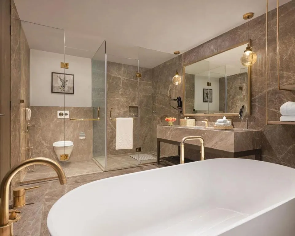 Luxury Room - View 2