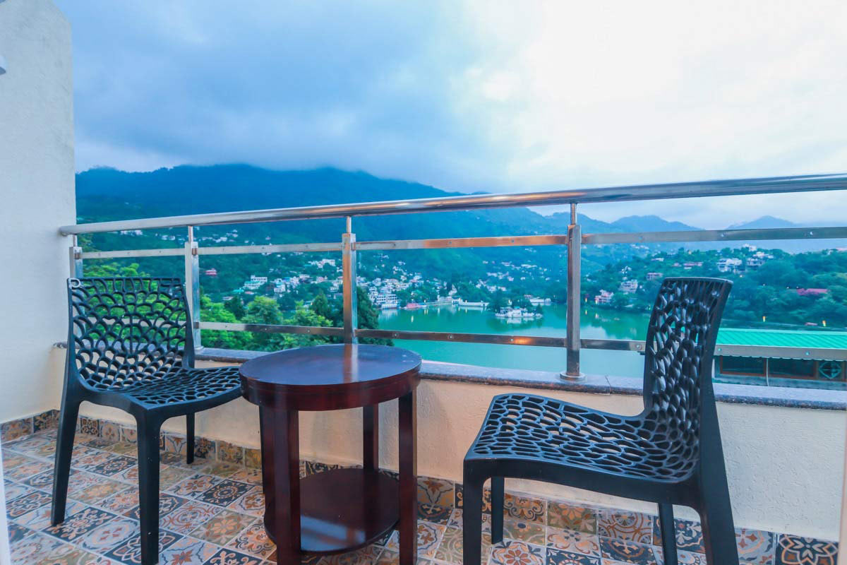 Premium Room (Lake View) - View 5