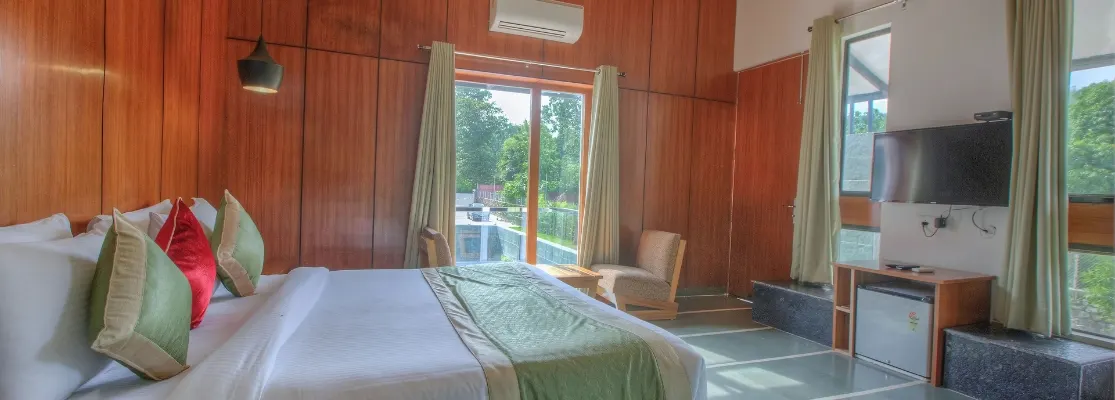 Deluxe Room Pool View - View 2