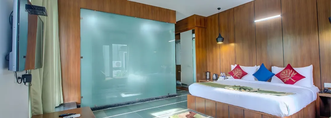 Luxury Room Pool View - View 2