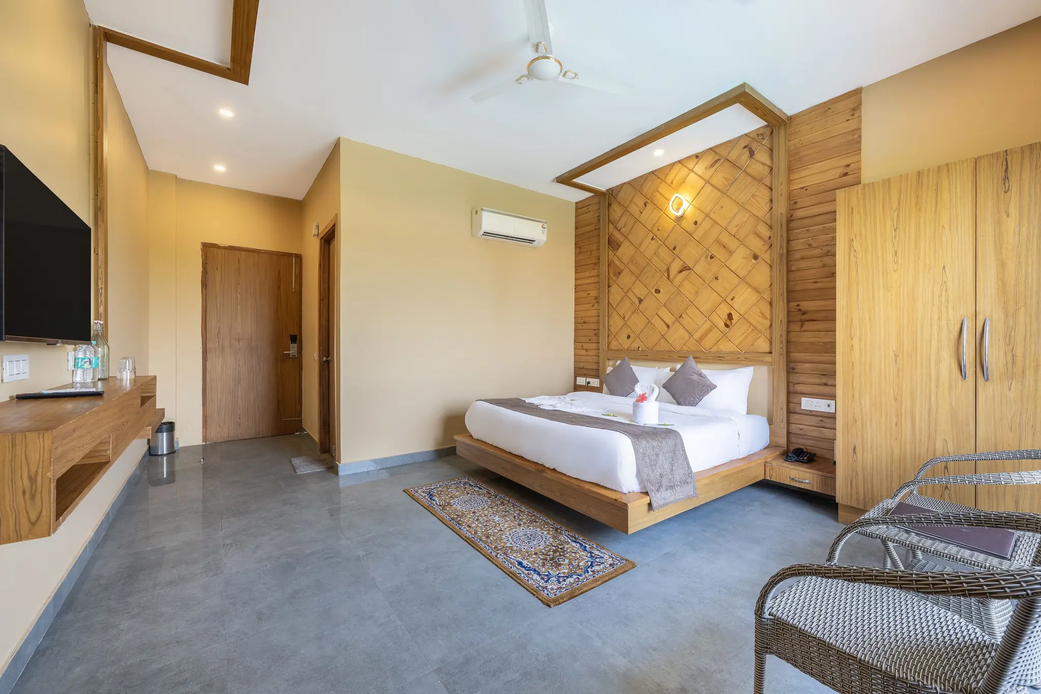 Deluxe Room with Balcony (Pool View) - View 3