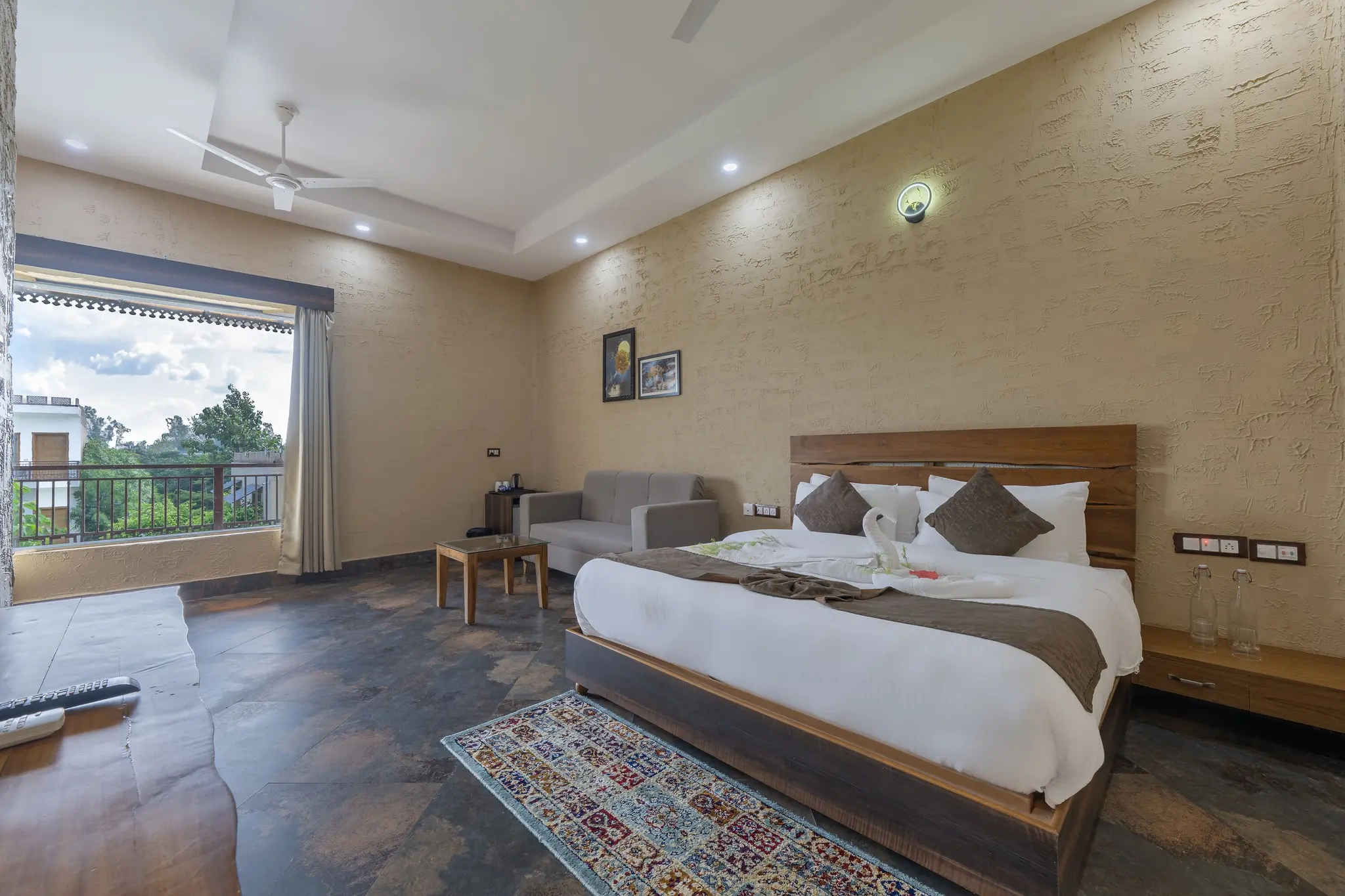 Luxury Family Room with Balcony (Garden View) - View 1