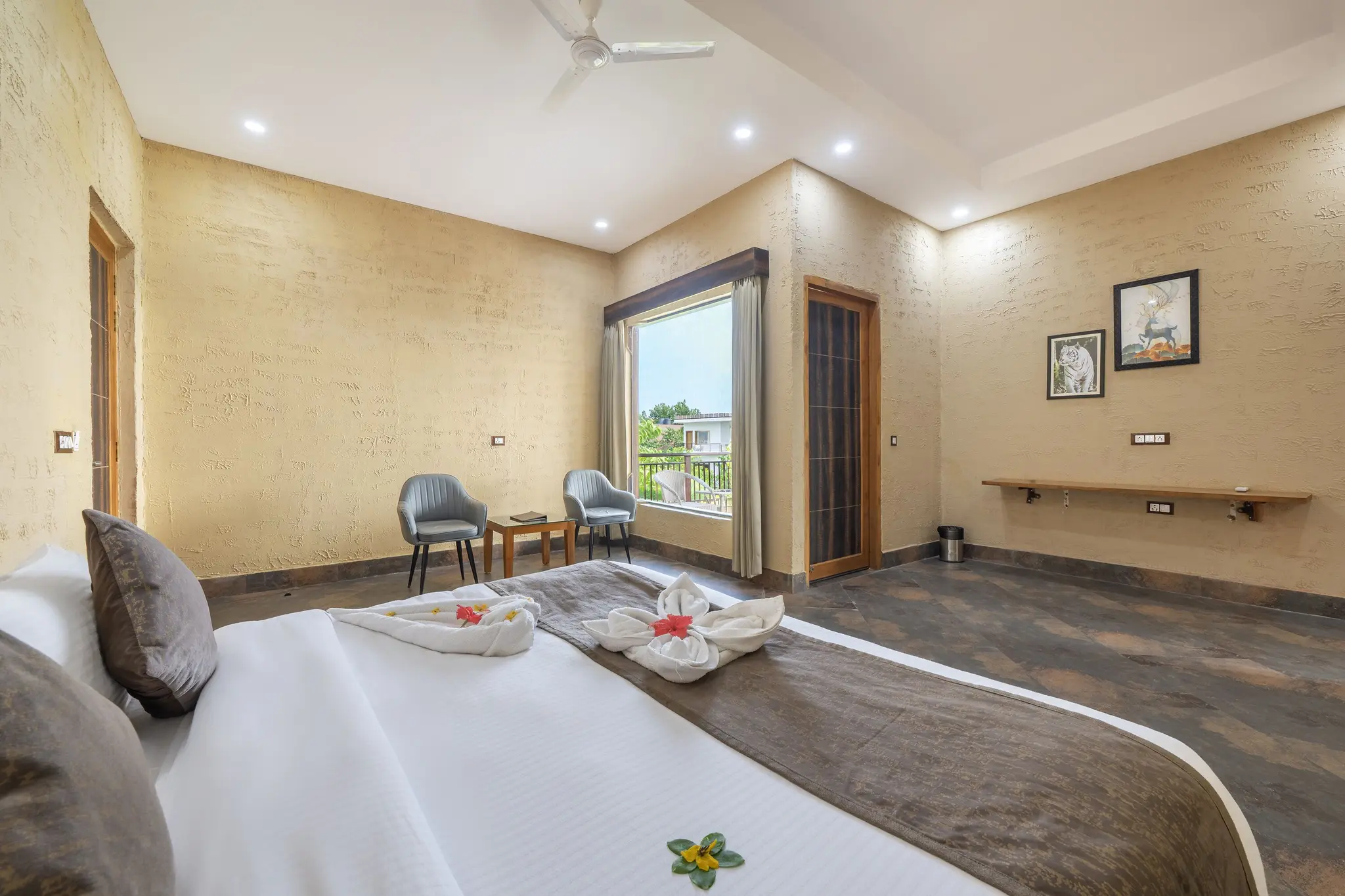 Luxury Family Room with Balcony (Garden View) - View 7