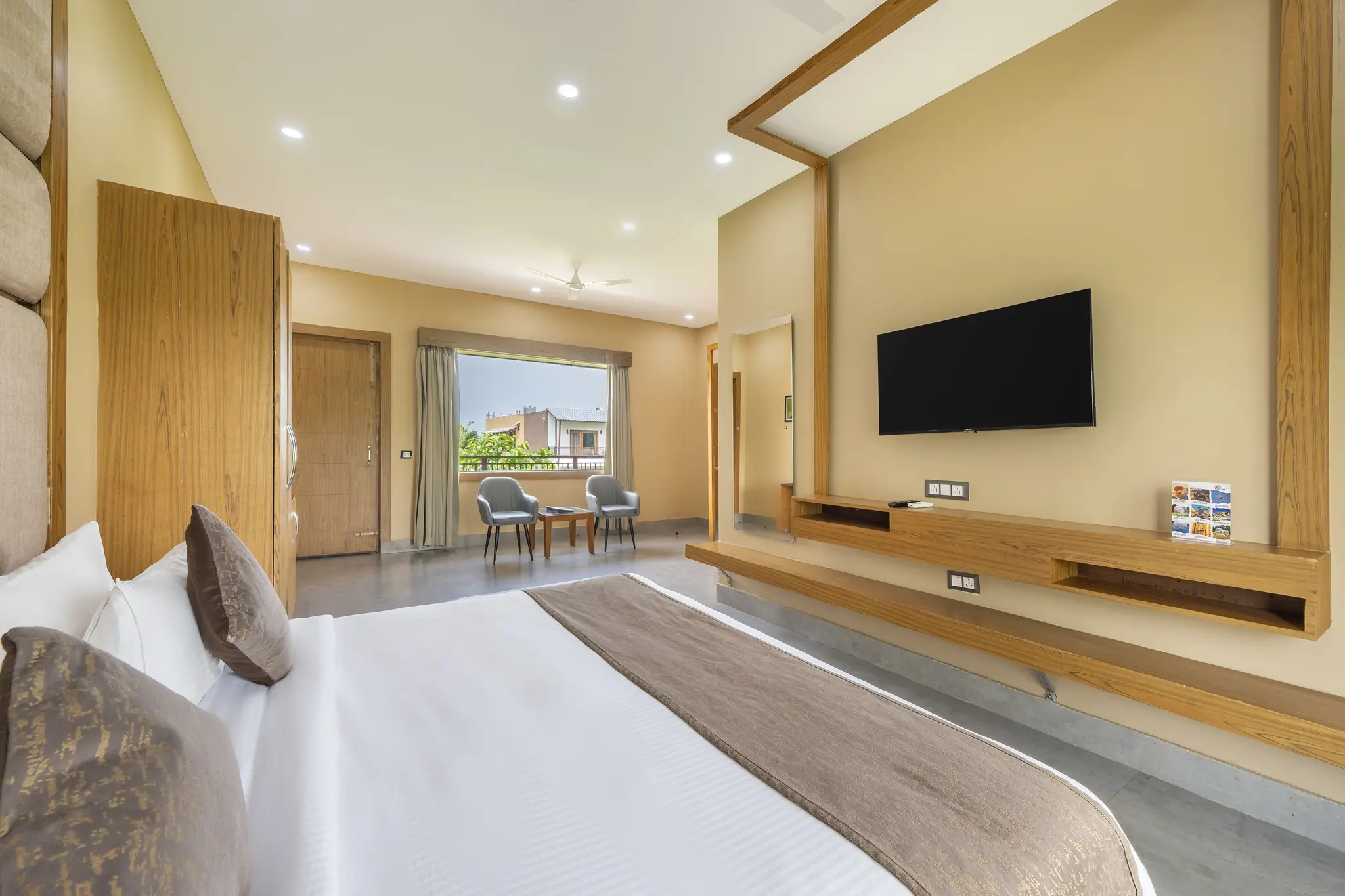 Royal Suite with Balcony (Garden View) - View 6