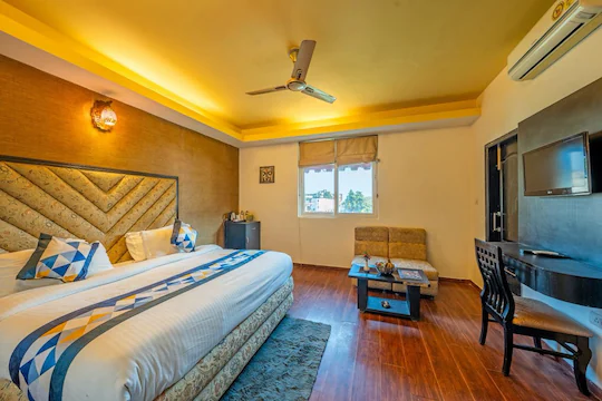 Luxury Room - View 3