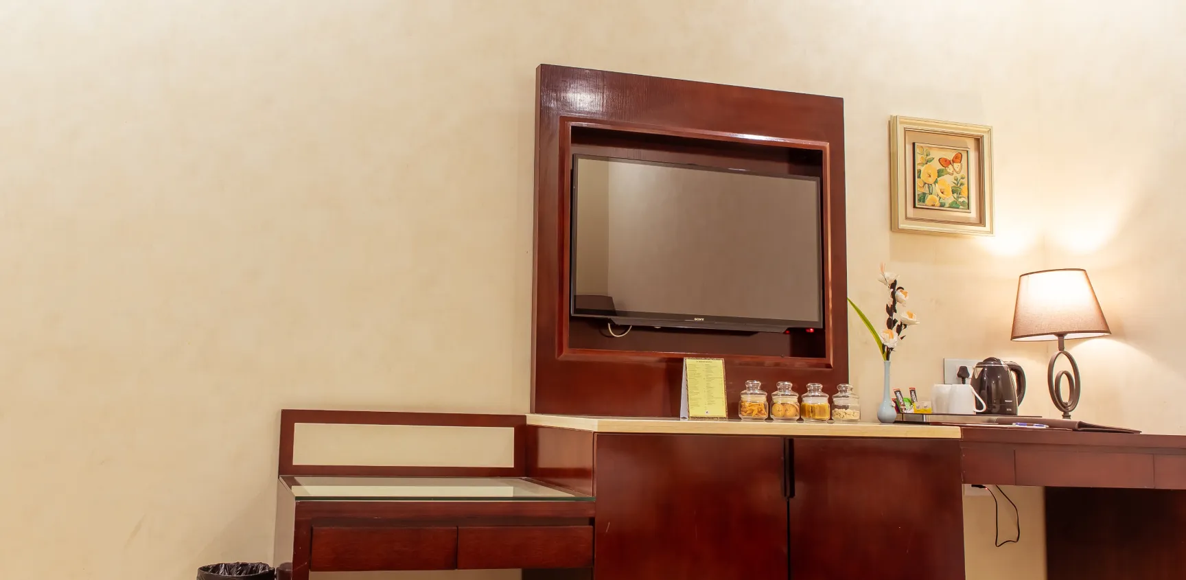  Deluxe Room - View 1