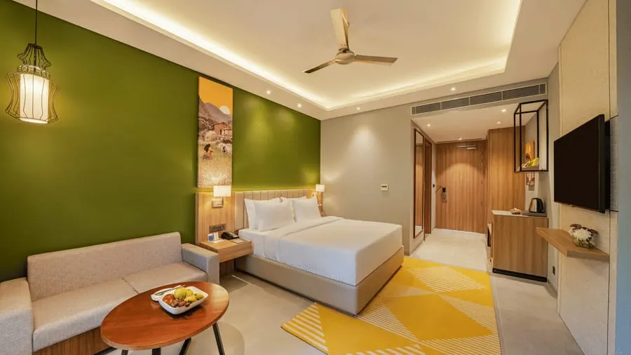 Deluxe King Room with Balcony - View 2