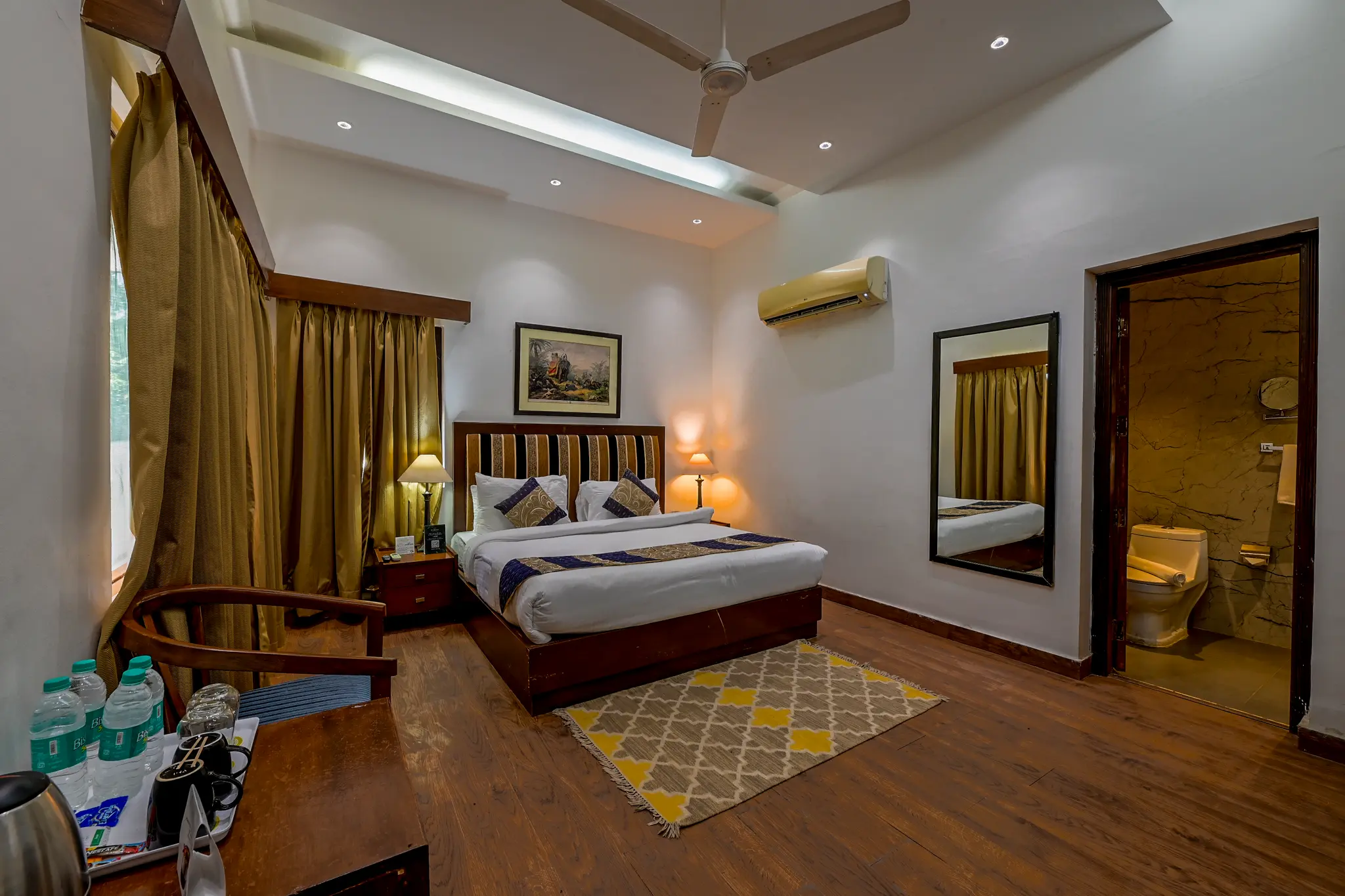 DELUXE ROOM - View 2