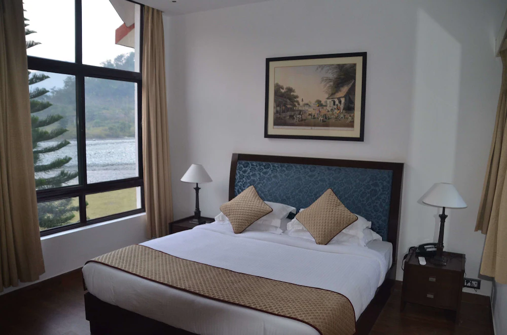 DELUXE ROOM - View 4