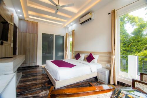 Premium Room With Balcony - View 4