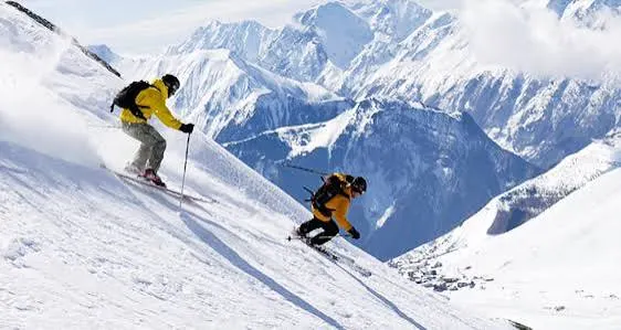 Skiing & Snow Play Auli - Places to Visit in Auli - Gola Holidays - Slide 1