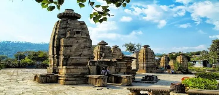 Baijnath Temple Complex - Places to Visit in Kausani - Gola Holidays - Slide 2