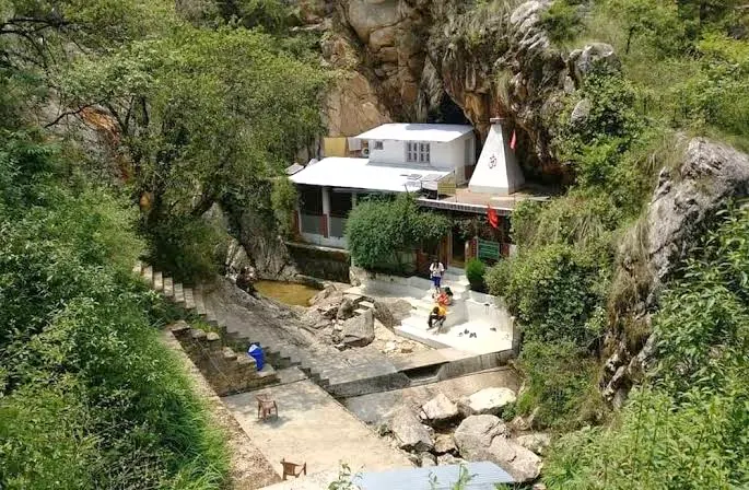 Rudradhari Temple - Places to Visit in Kausani - Gola Holidays - Slide 2