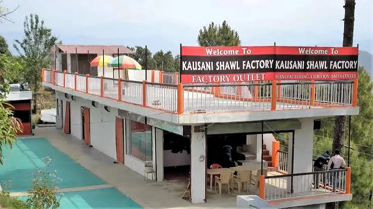 Ranikhet Shawl Factory - Tourist Attraction in Kausani - Gola Holidays