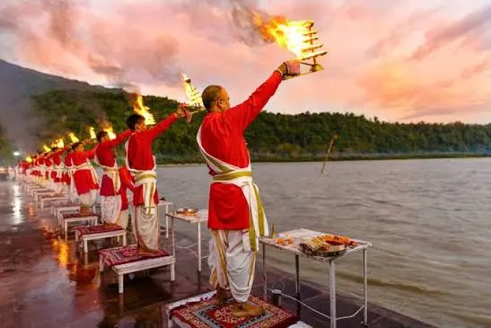 Ganga Aarti - Tourist Attraction in Rishikesh - Gola Holidays