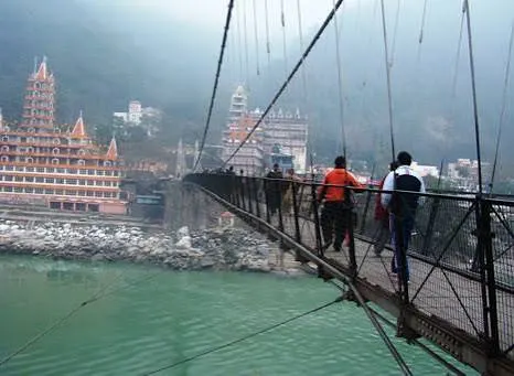 Laxman Jhula - Places to Visit in Rishikesh - Gola Holidays - Slide 3